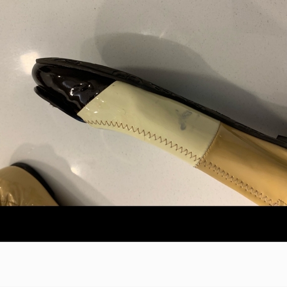 Tory burch flats rear style. - Picture 3 of 6